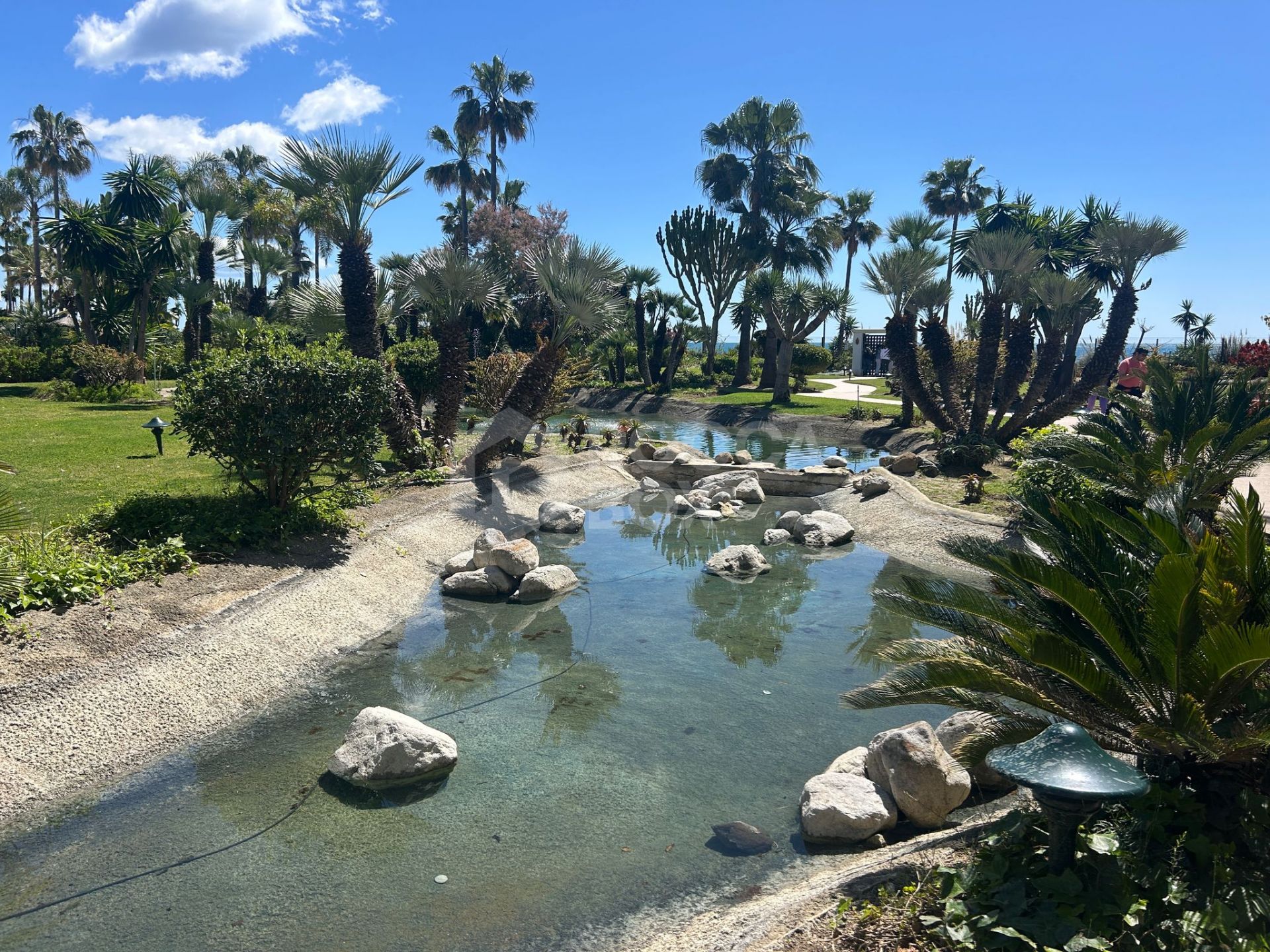 Spacious and bright one bedroom apartment for sale in Costalita, Estepona