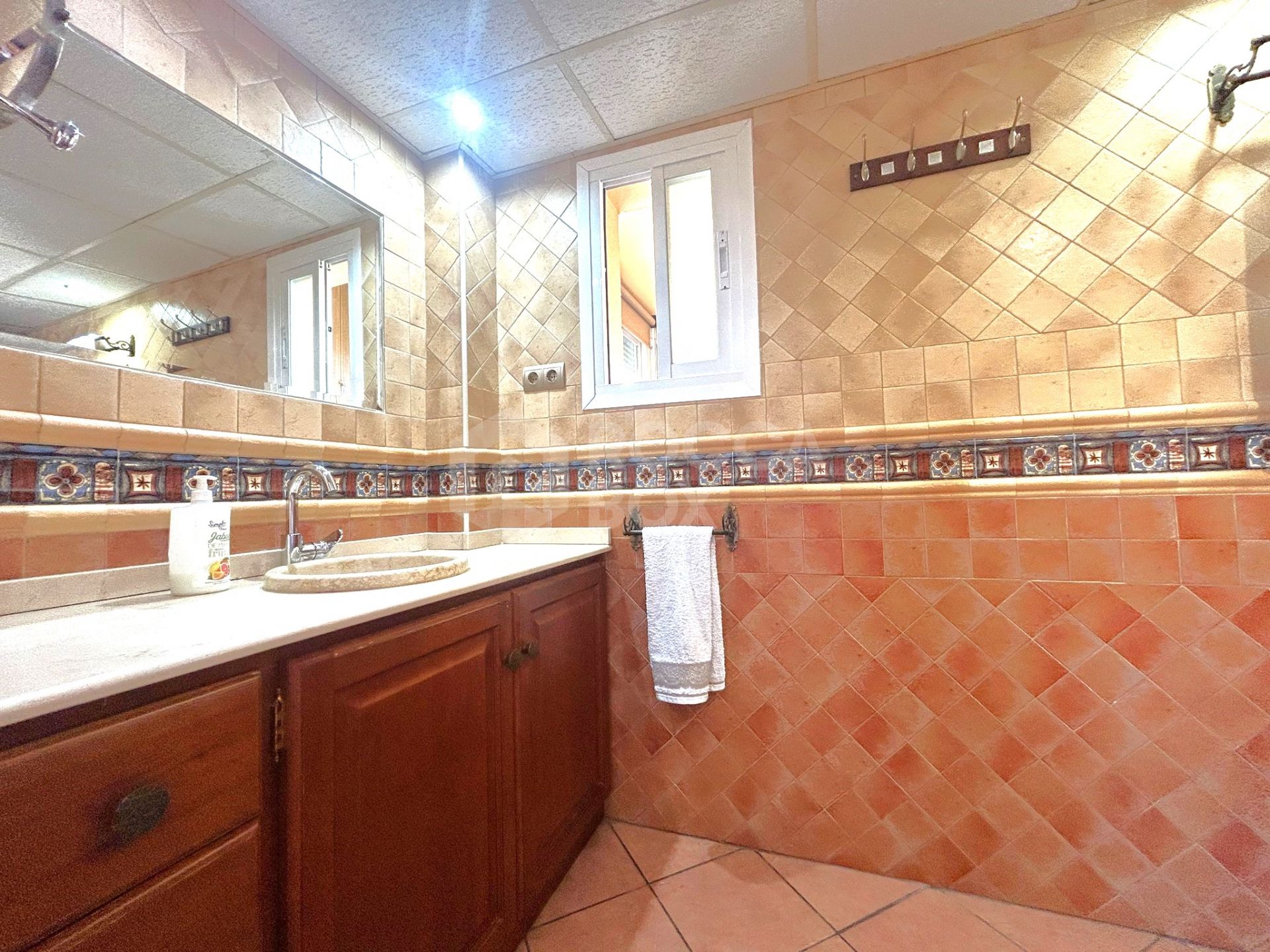 Super spacious and bright apartment apartment in the heart of Estepona Town.