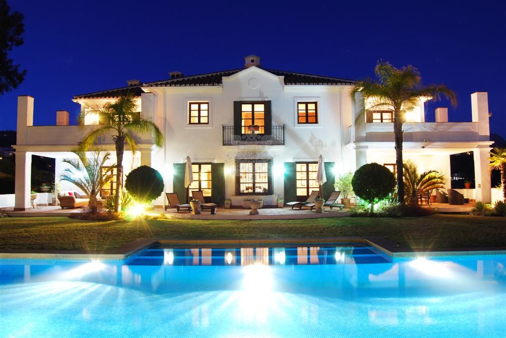 Villa in Puerto del Almendro, Benahavis