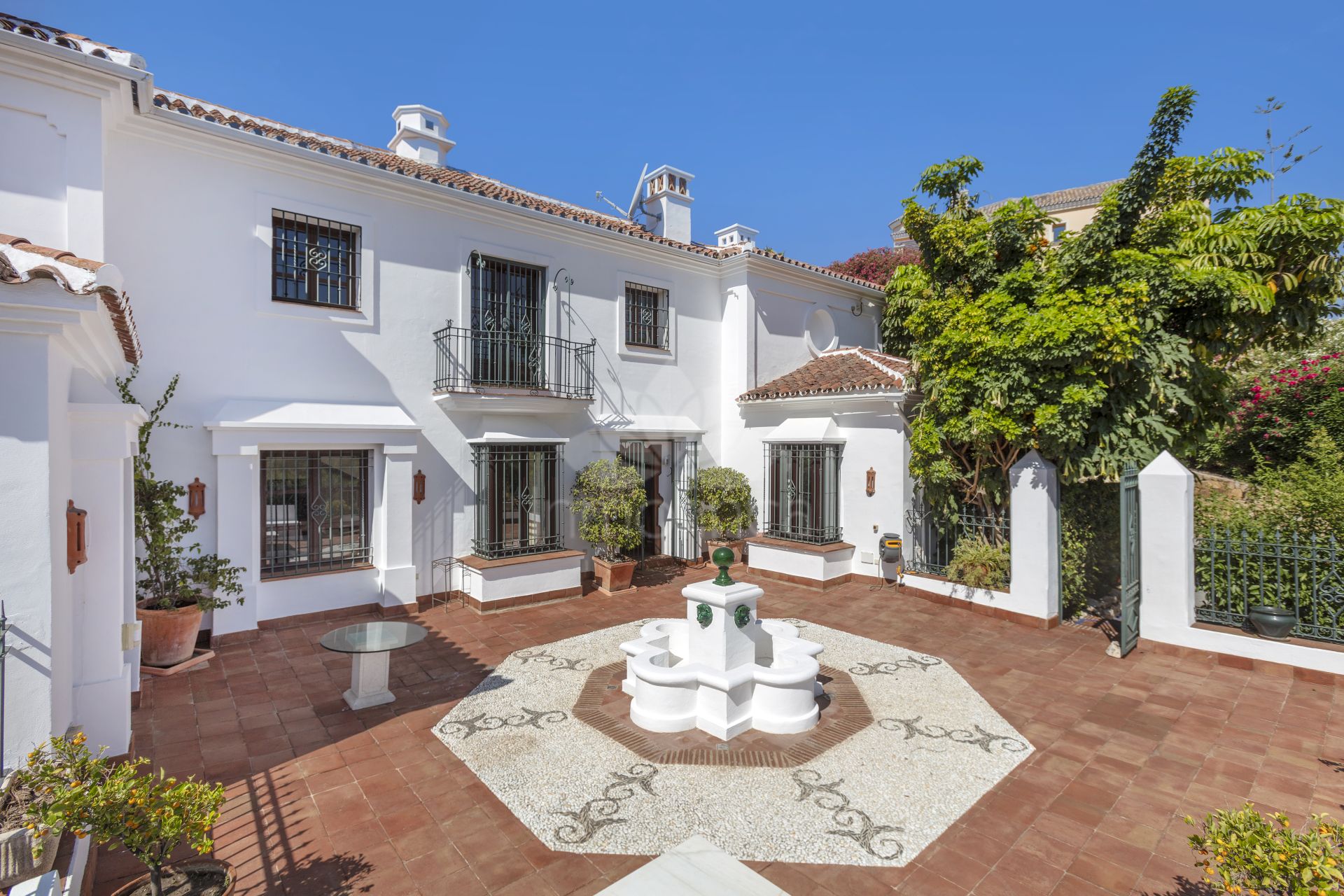 Villa in Puerto del Almendro, Benahavis