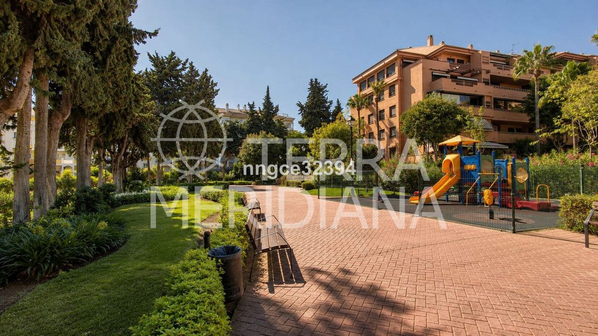 Apartment in Marbella Golden Mile, Marbella