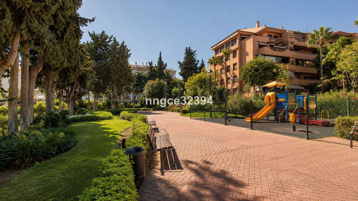 Apartment in Marbella Golden Mile, Marbella