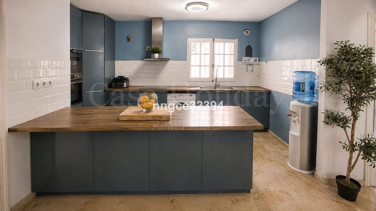 Penthouse in New Golden Mile, Estepona
