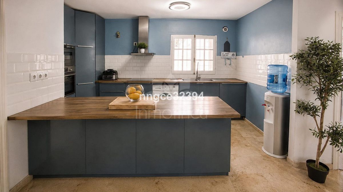 Penthouse in New Golden Mile, Estepona