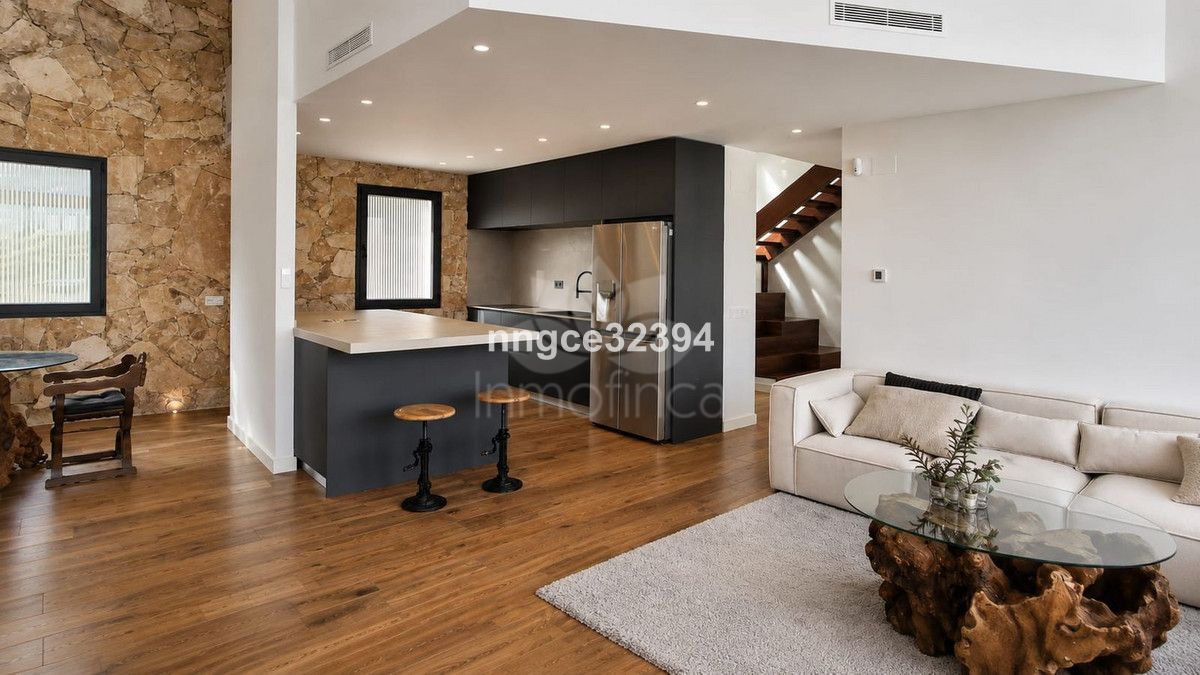 Villa in New Golden Mile, Estepona