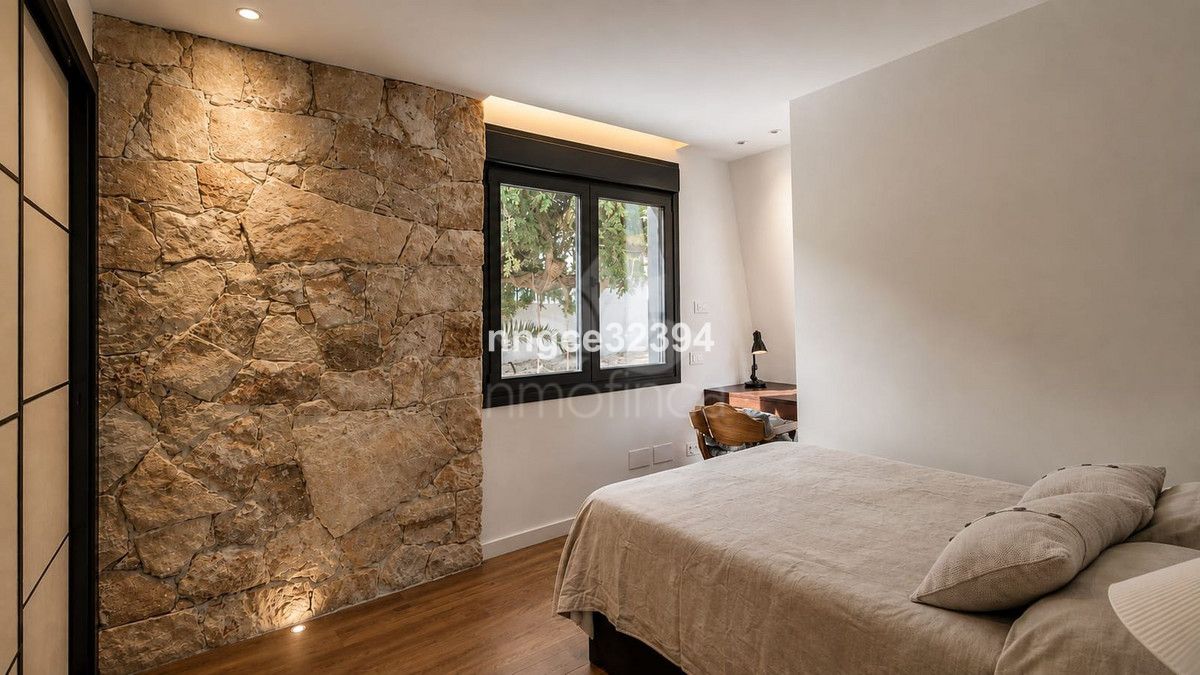 Villa in New Golden Mile, Estepona