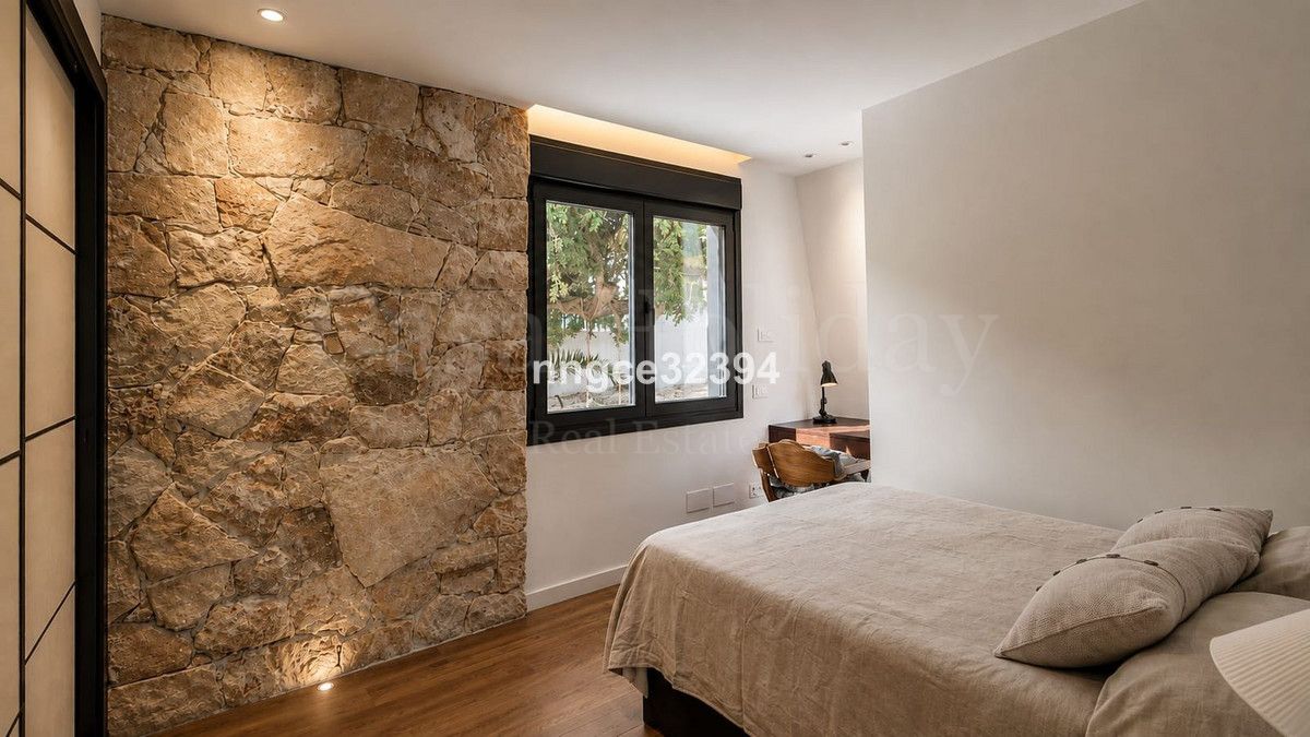 Villa in New Golden Mile, Estepona