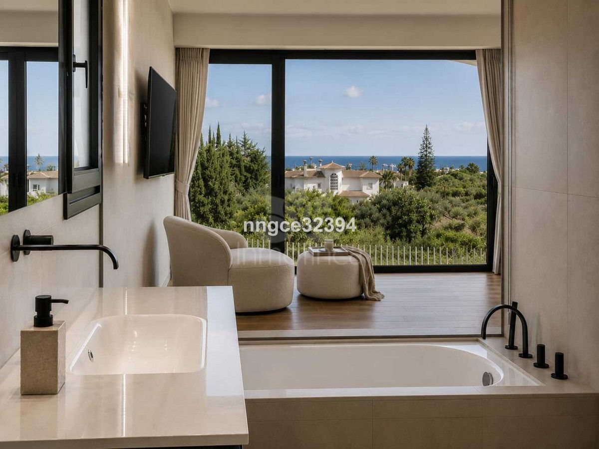 Villa in New Golden Mile, Estepona