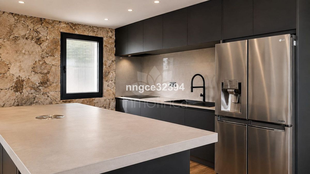 Villa in New Golden Mile, Estepona