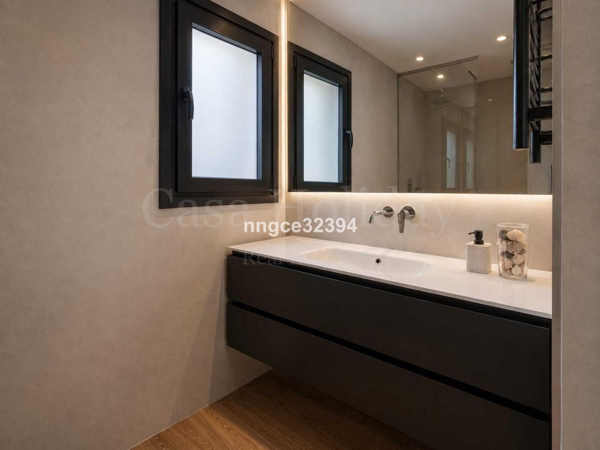 Villa in New Golden Mile, Estepona