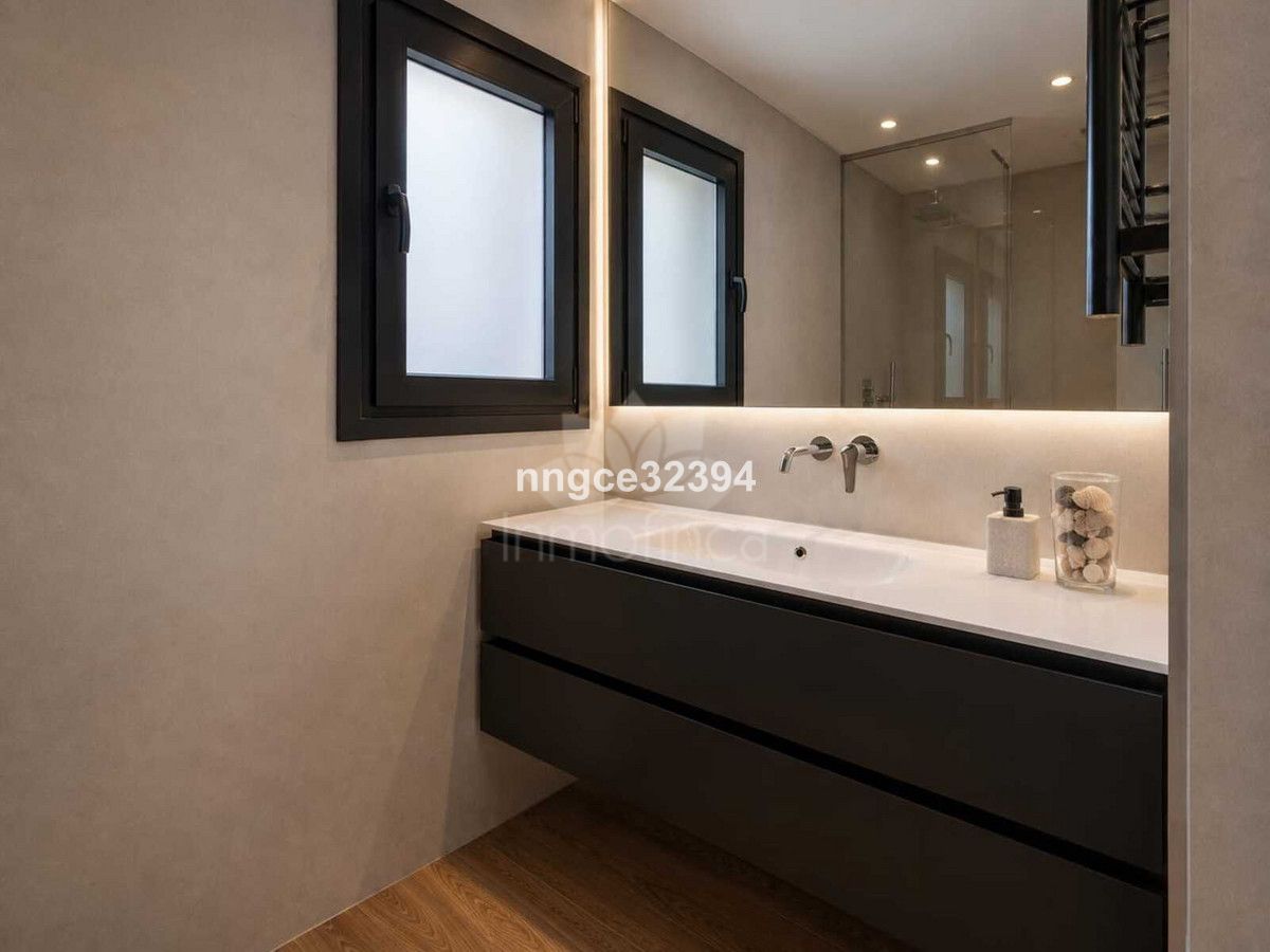 Villa in New Golden Mile, Estepona