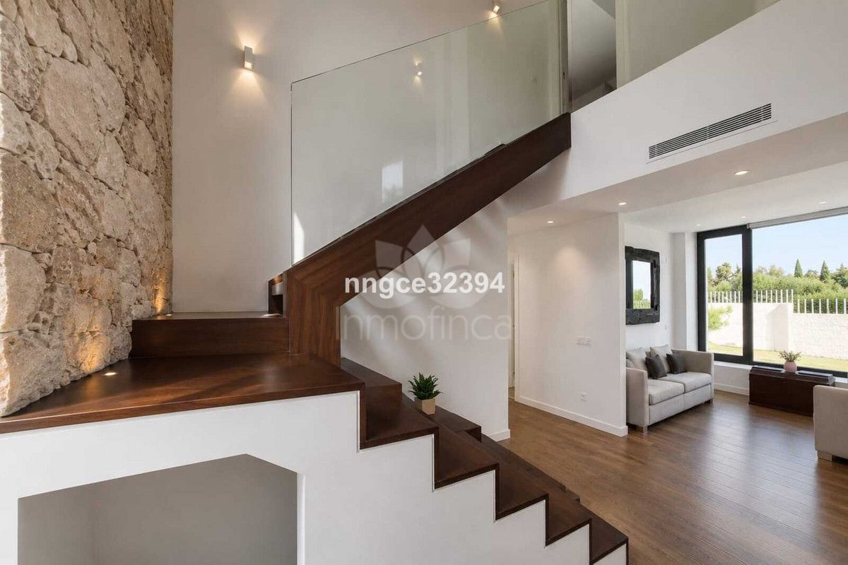 Villa in New Golden Mile, Estepona