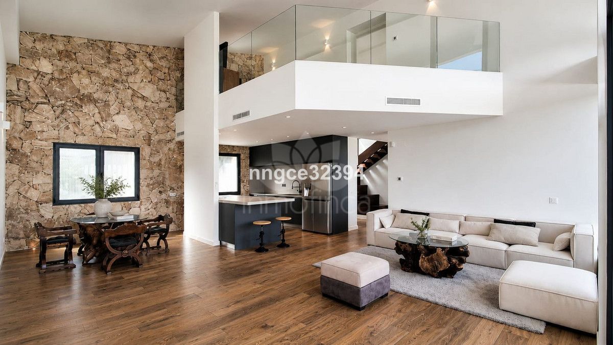Villa in New Golden Mile, Estepona