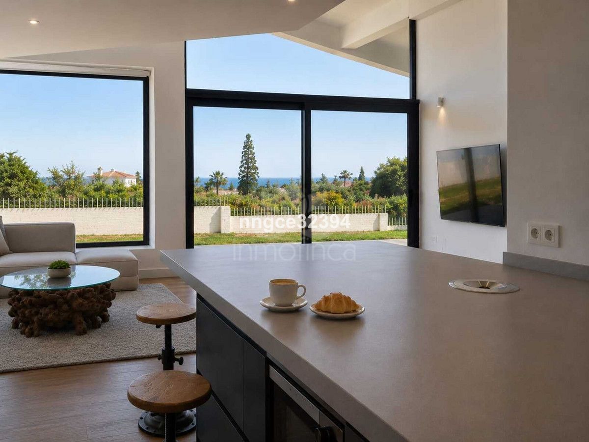 Villa in New Golden Mile, Estepona