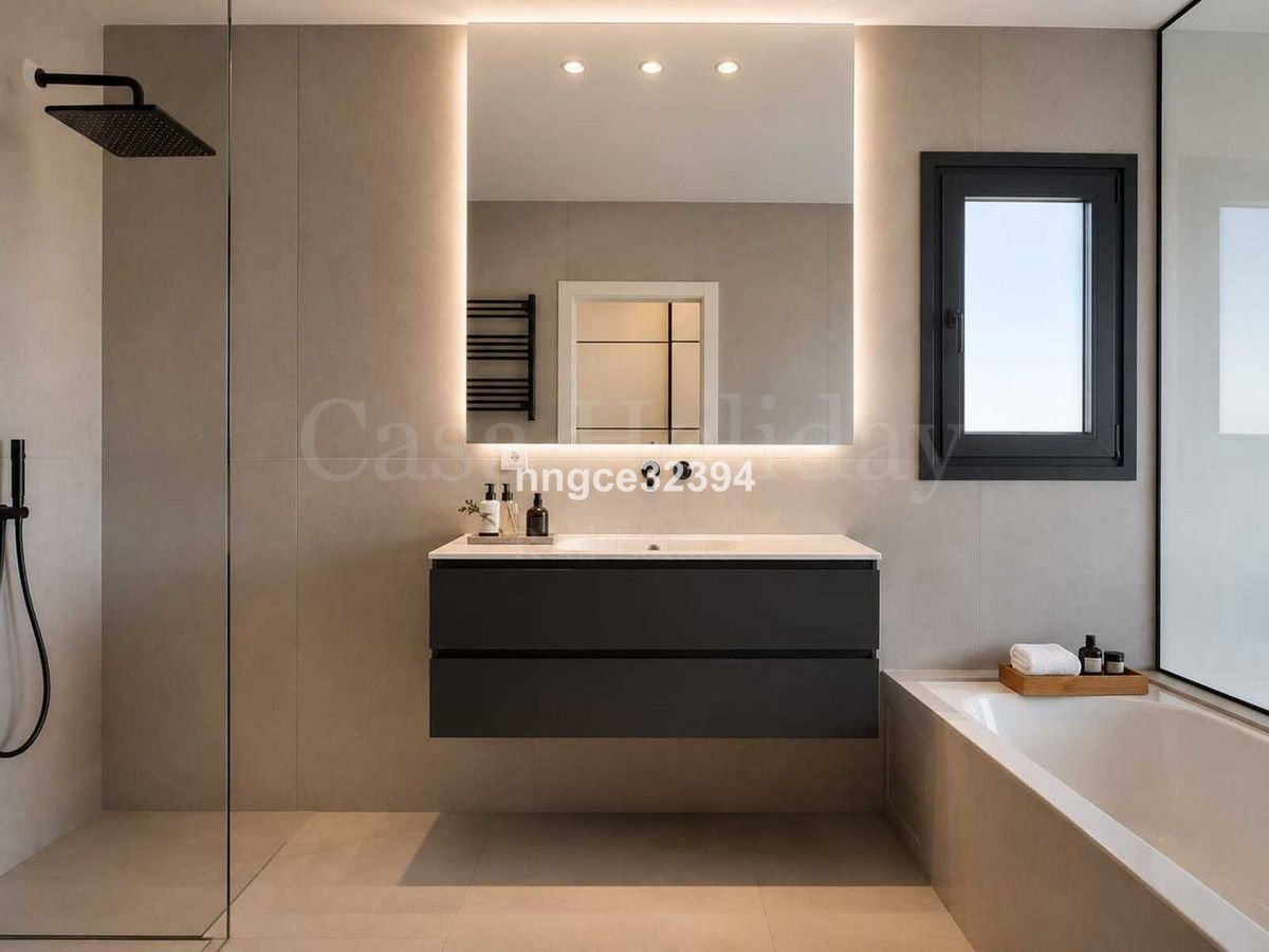 Villa in New Golden Mile, Estepona