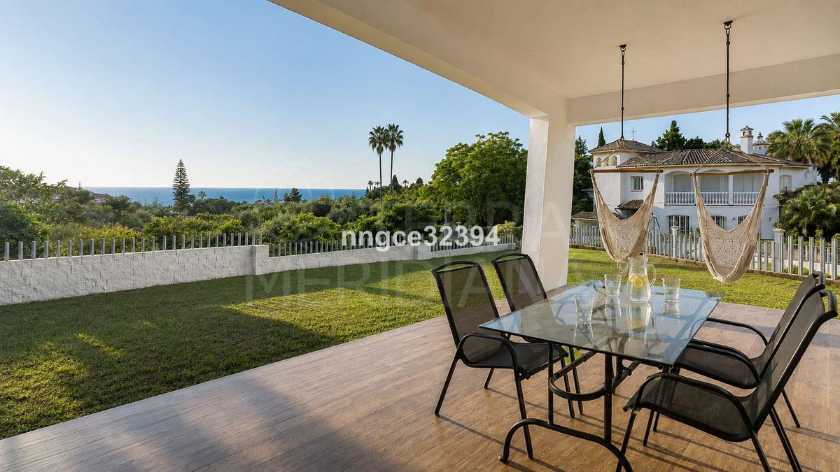 Villa in New Golden Mile, Estepona