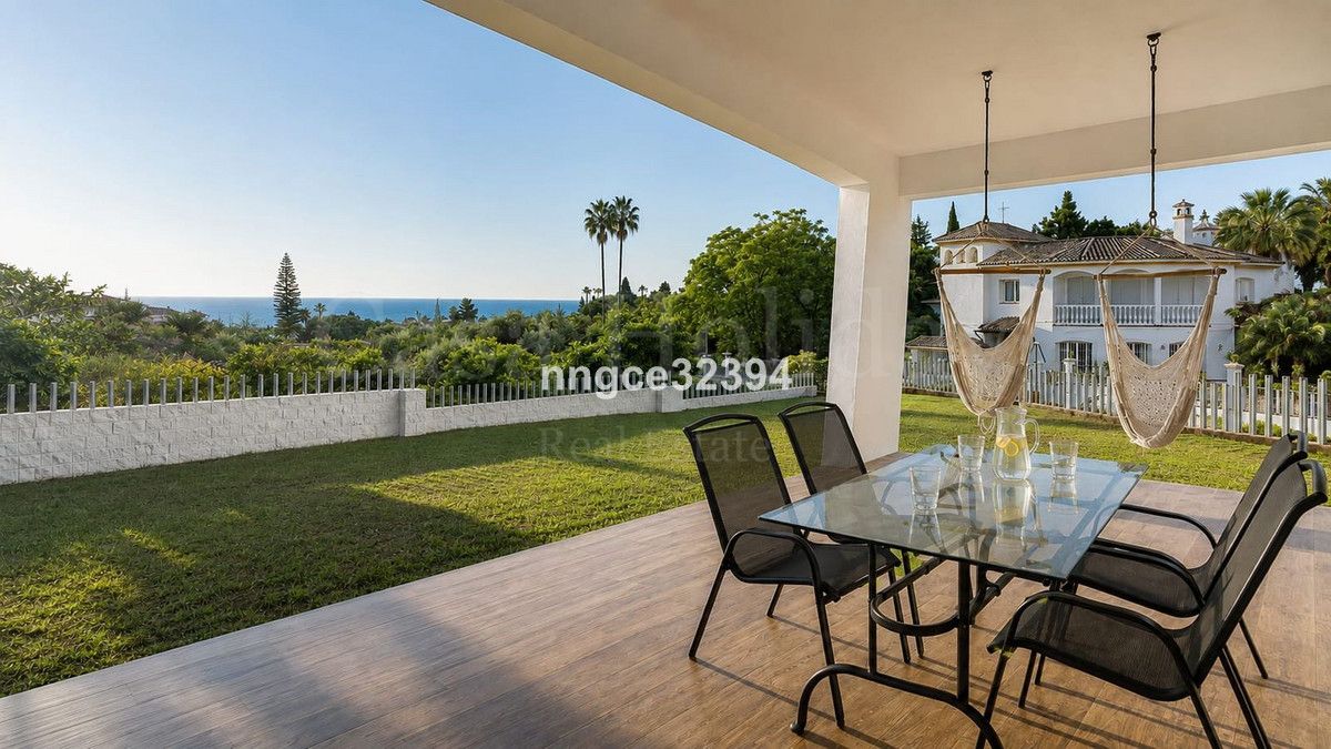 Villa in New Golden Mile, Estepona