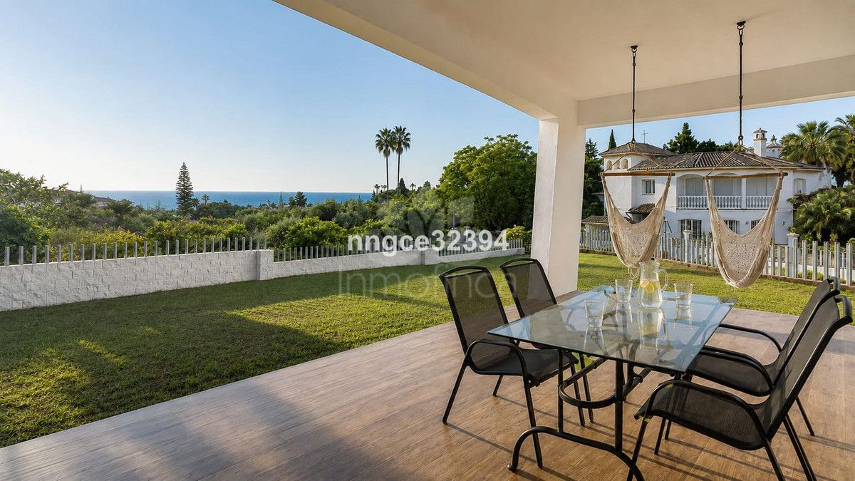 Villa in New Golden Mile, Estepona