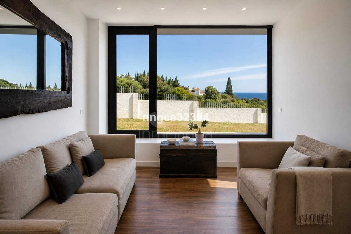 Villa in New Golden Mile, Estepona