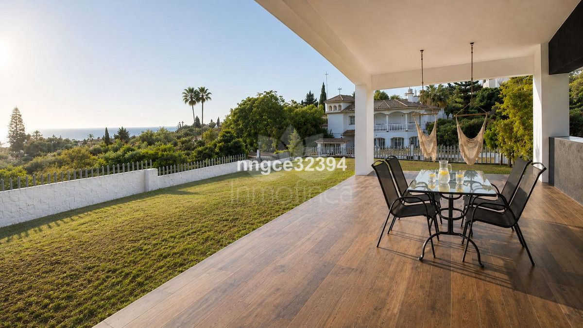 Villa in New Golden Mile, Estepona