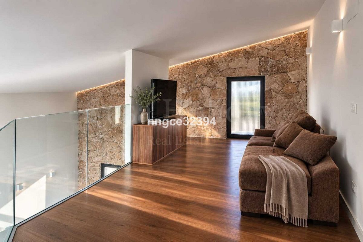 Villa in New Golden Mile, Estepona