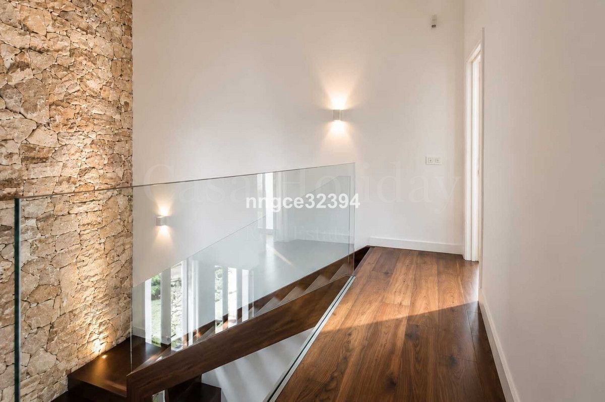 Villa in New Golden Mile, Estepona