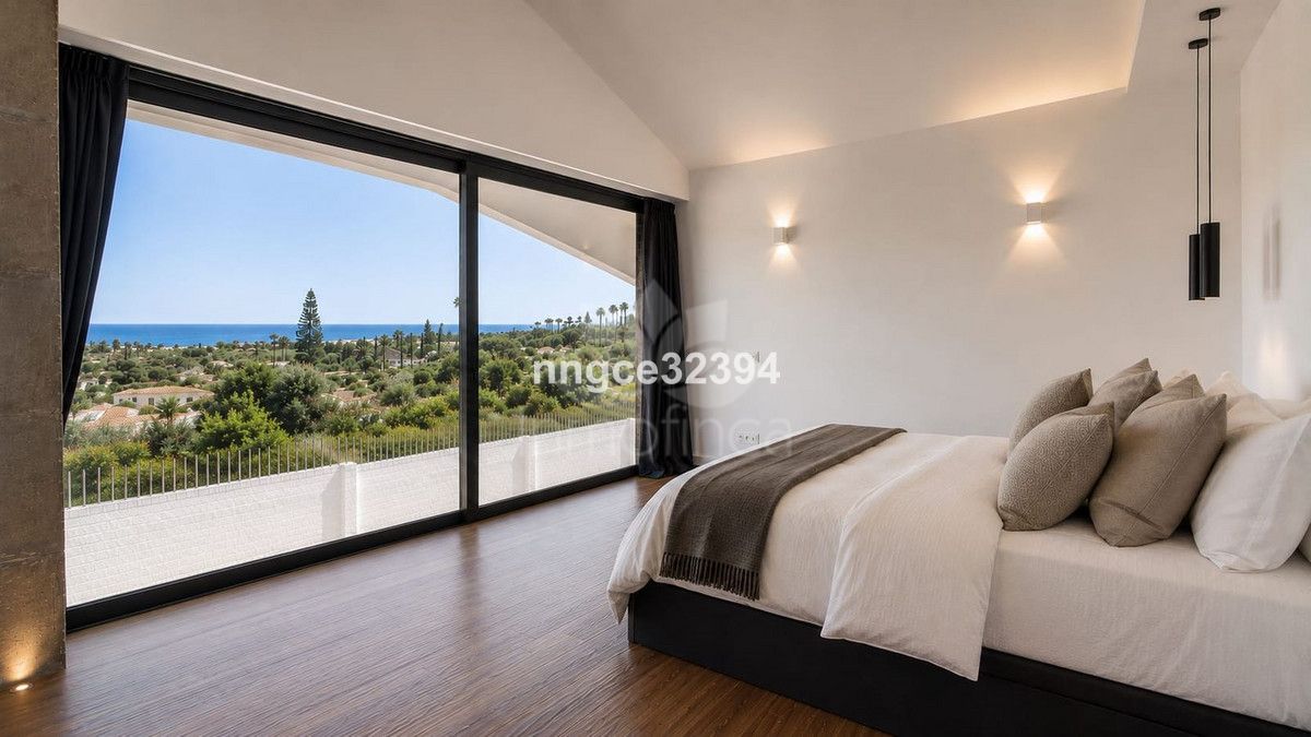 Villa in New Golden Mile, Estepona