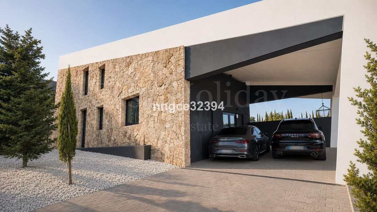 Villa in New Golden Mile, Estepona
