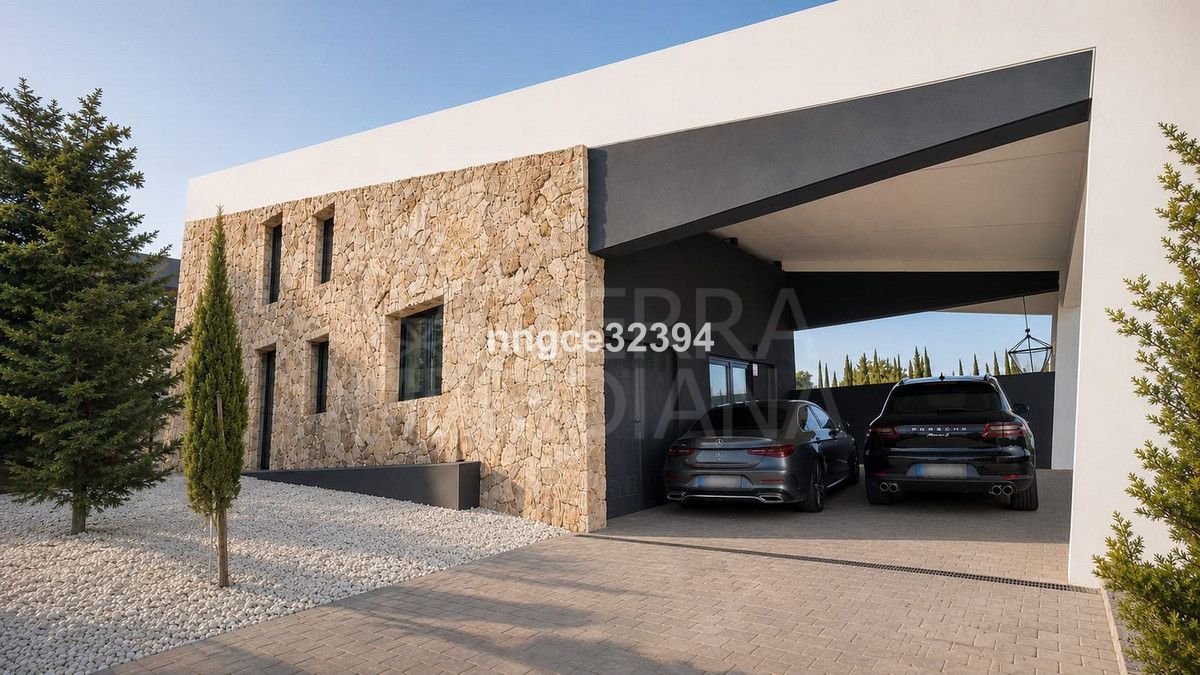 Villa in New Golden Mile, Estepona