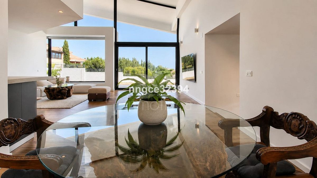 Villa in New Golden Mile, Estepona