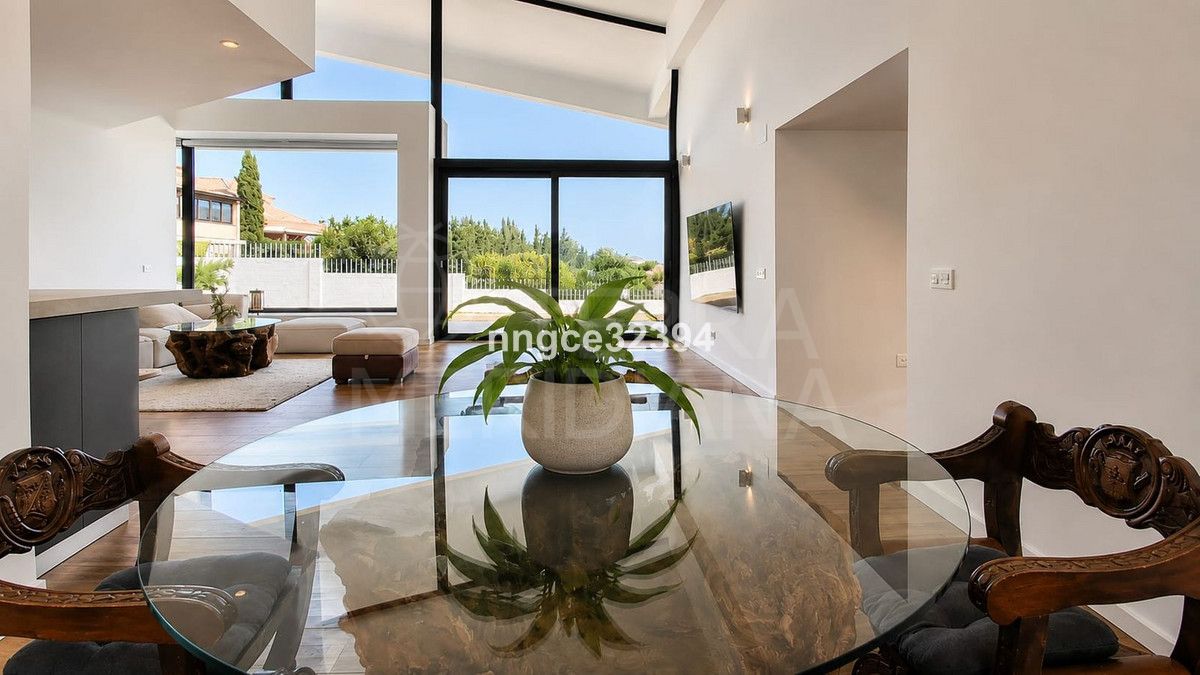 Villa in New Golden Mile, Estepona