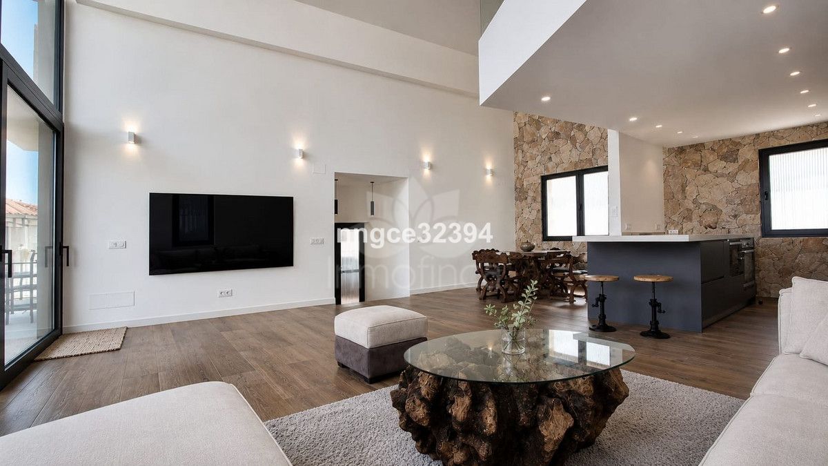 Villa in New Golden Mile, Estepona