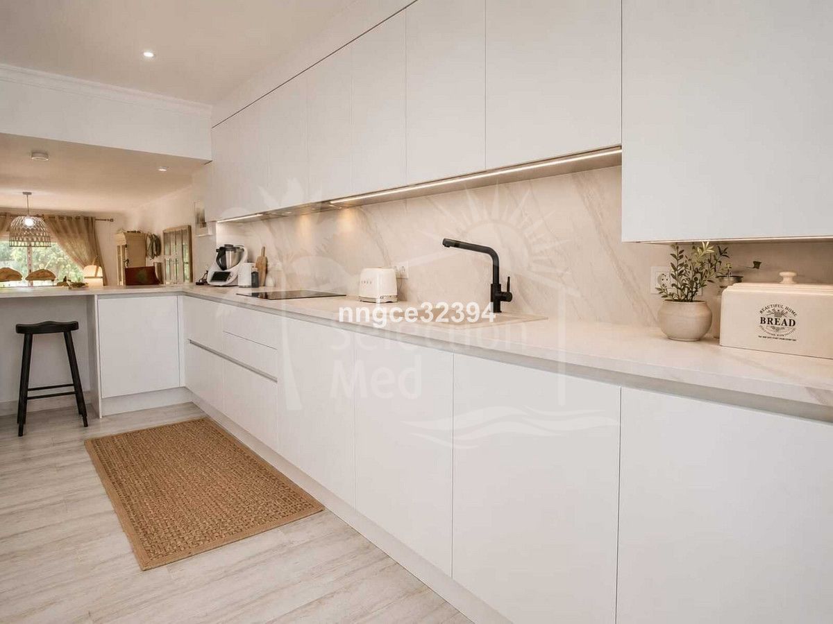 Fully Renovated Beachfront Townhouse | Designer Kitchen | Private Garden | Rooftop Sea Views