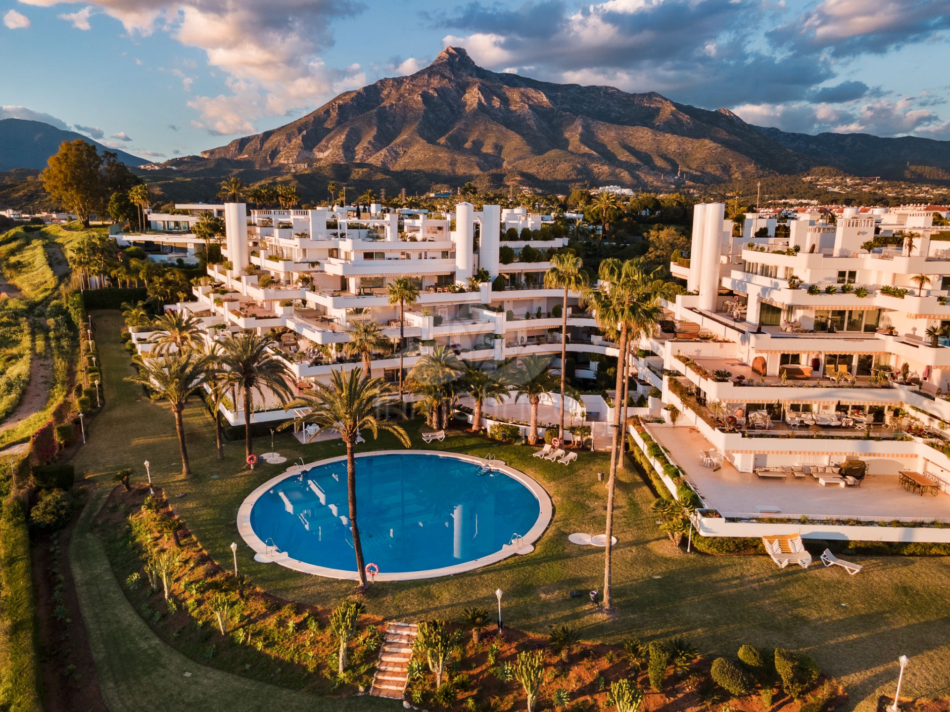 Apartamento en Las Terrazas de Las Lomas, Marbella