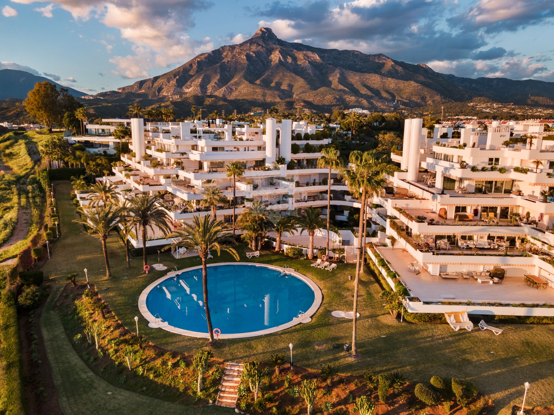Apartamento en Las Terrazas de Las Lomas, Marbella