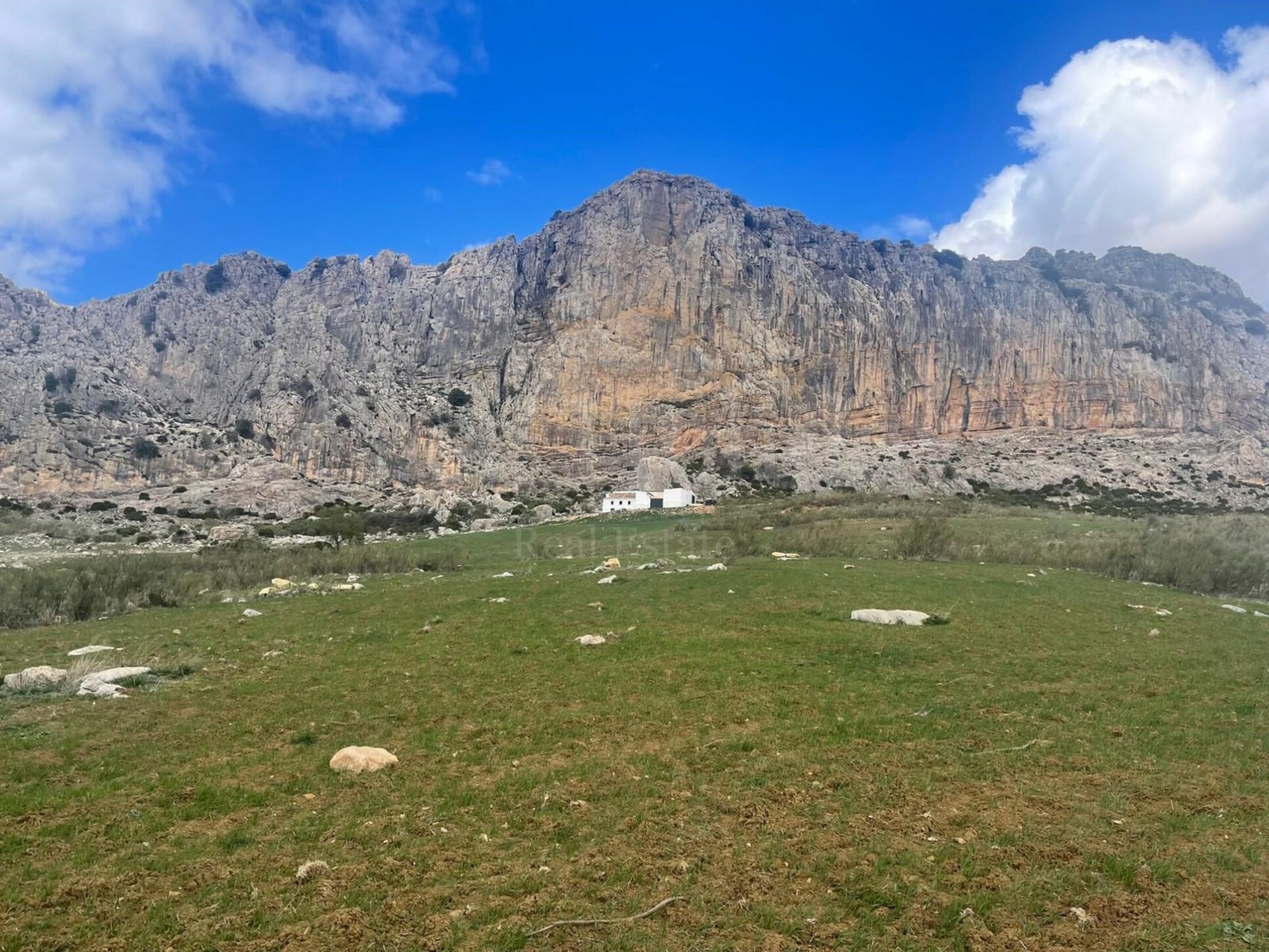 Cortijo en Villanueva de la Concepción