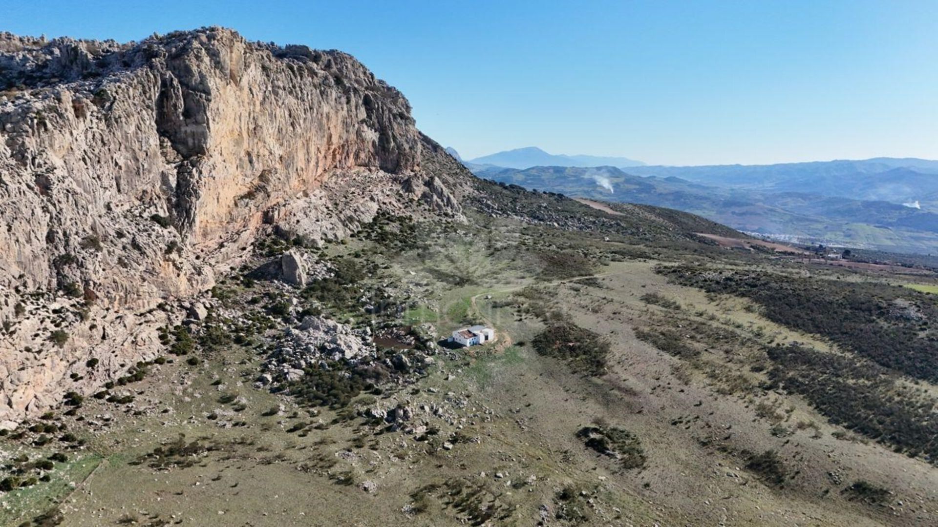 Cortijo en Villanueva de la Concepción