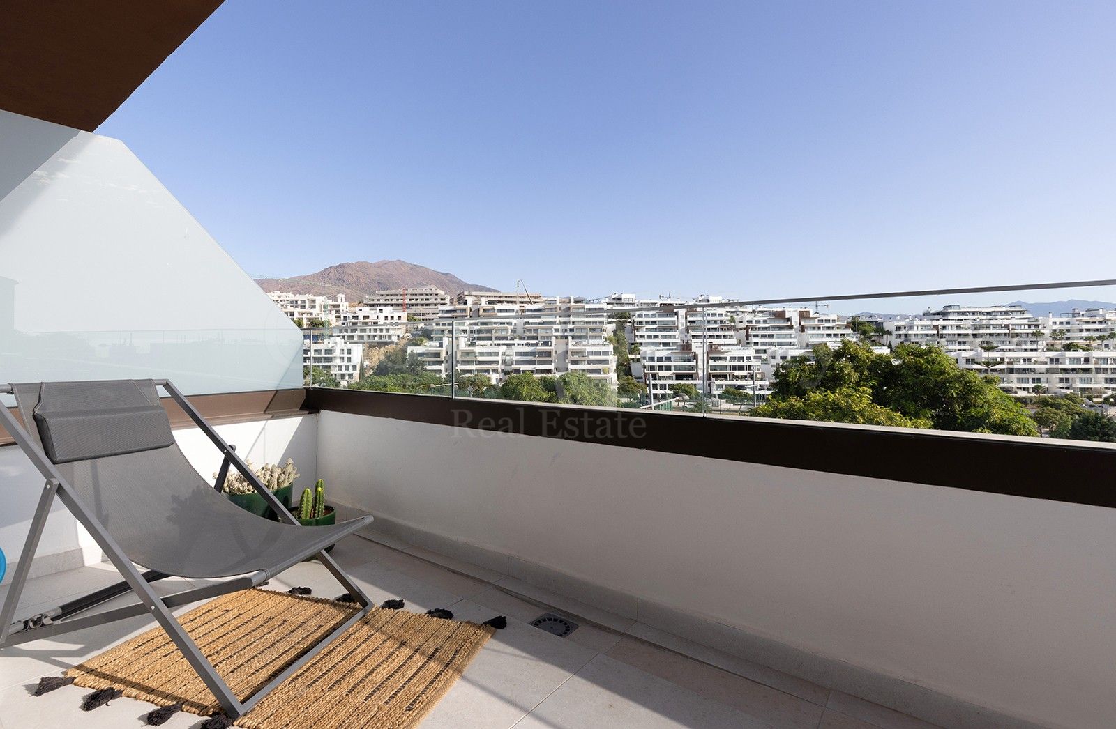 Apartamento en Las Mesas, Estepona