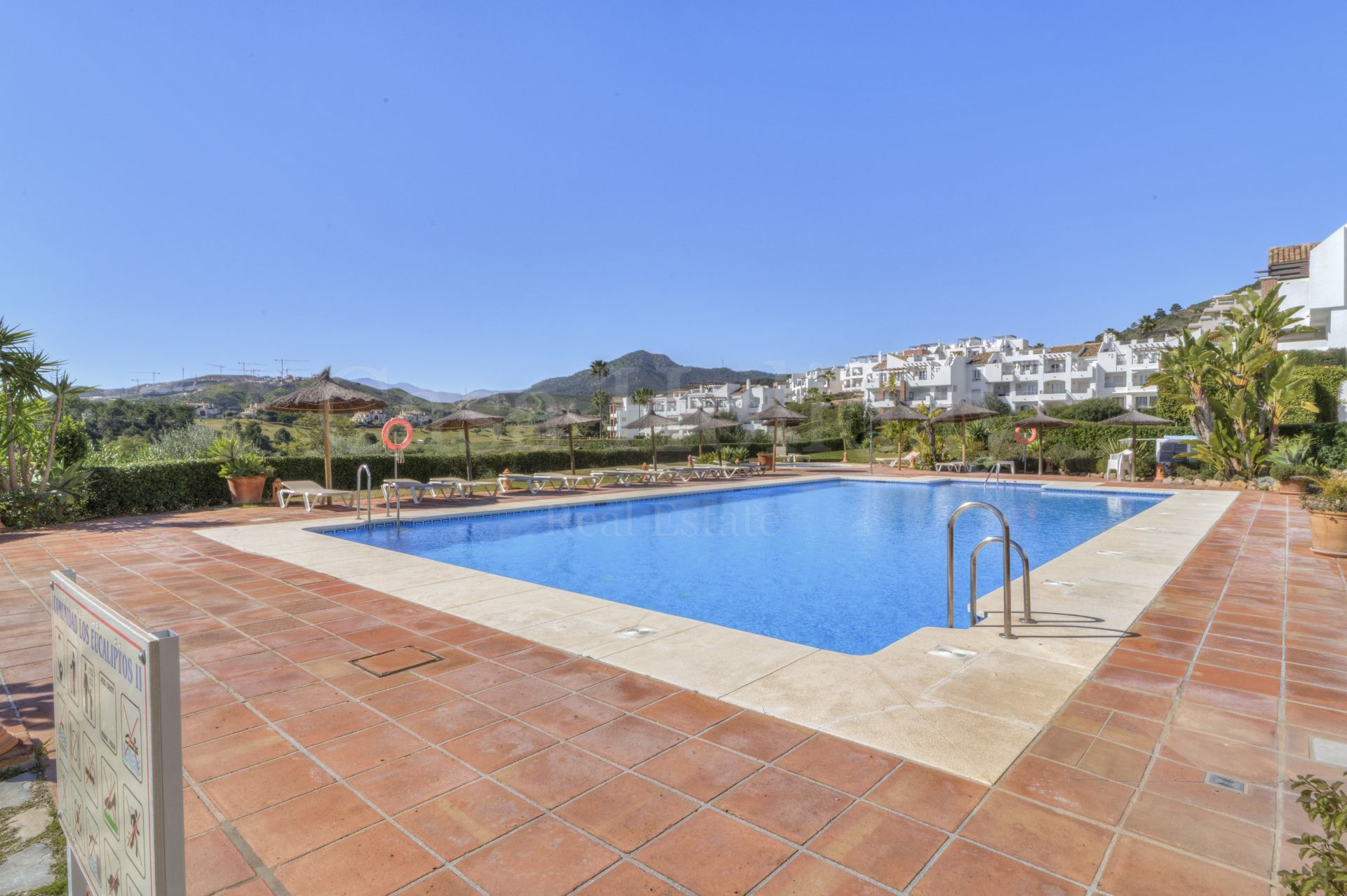 Apartamento en Los Arqueros, Benahavis