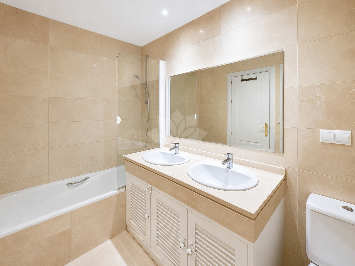 Apartamento en Los Arqueros, Benahavis