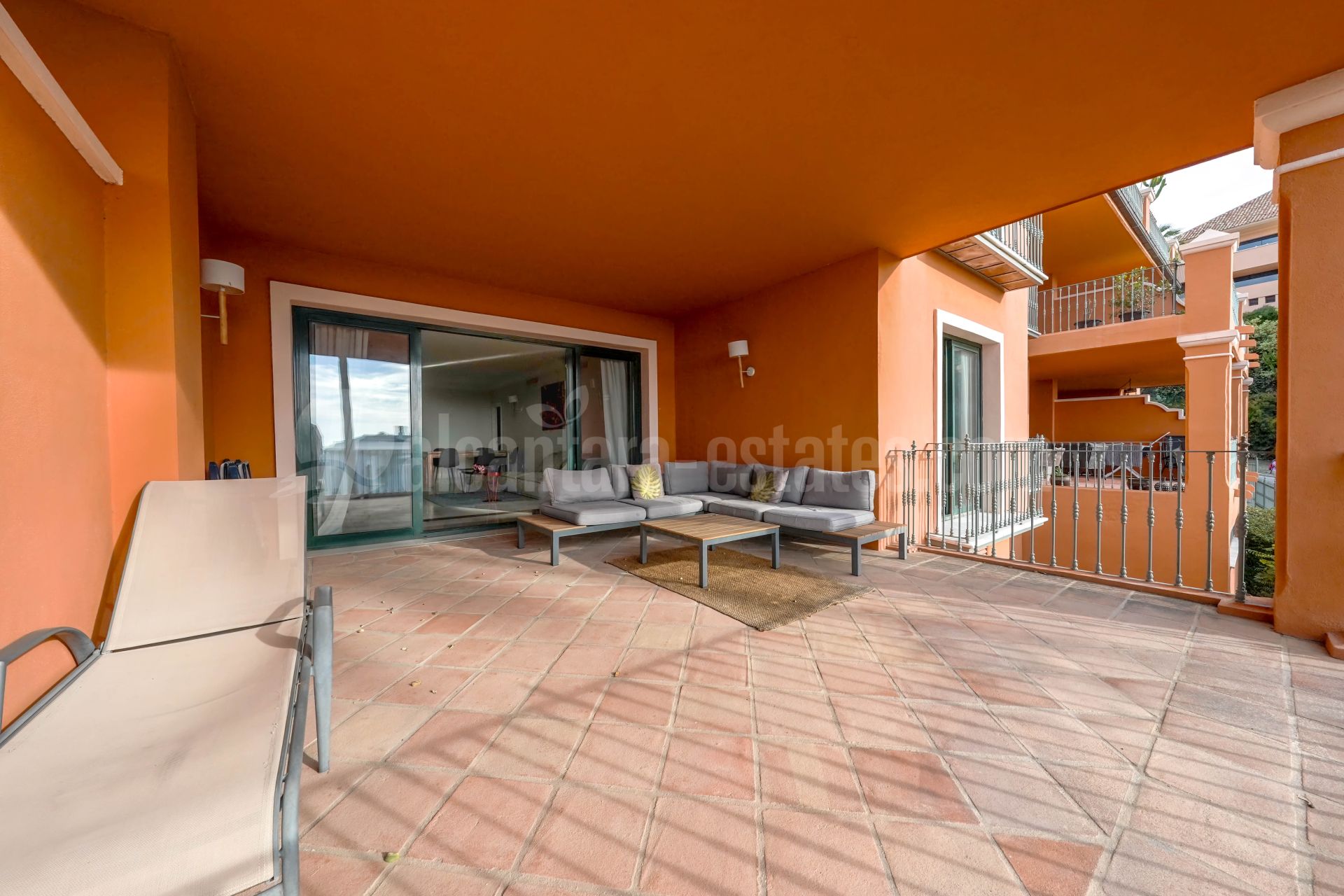 Apartamento en Monte Halcones, Benahavis