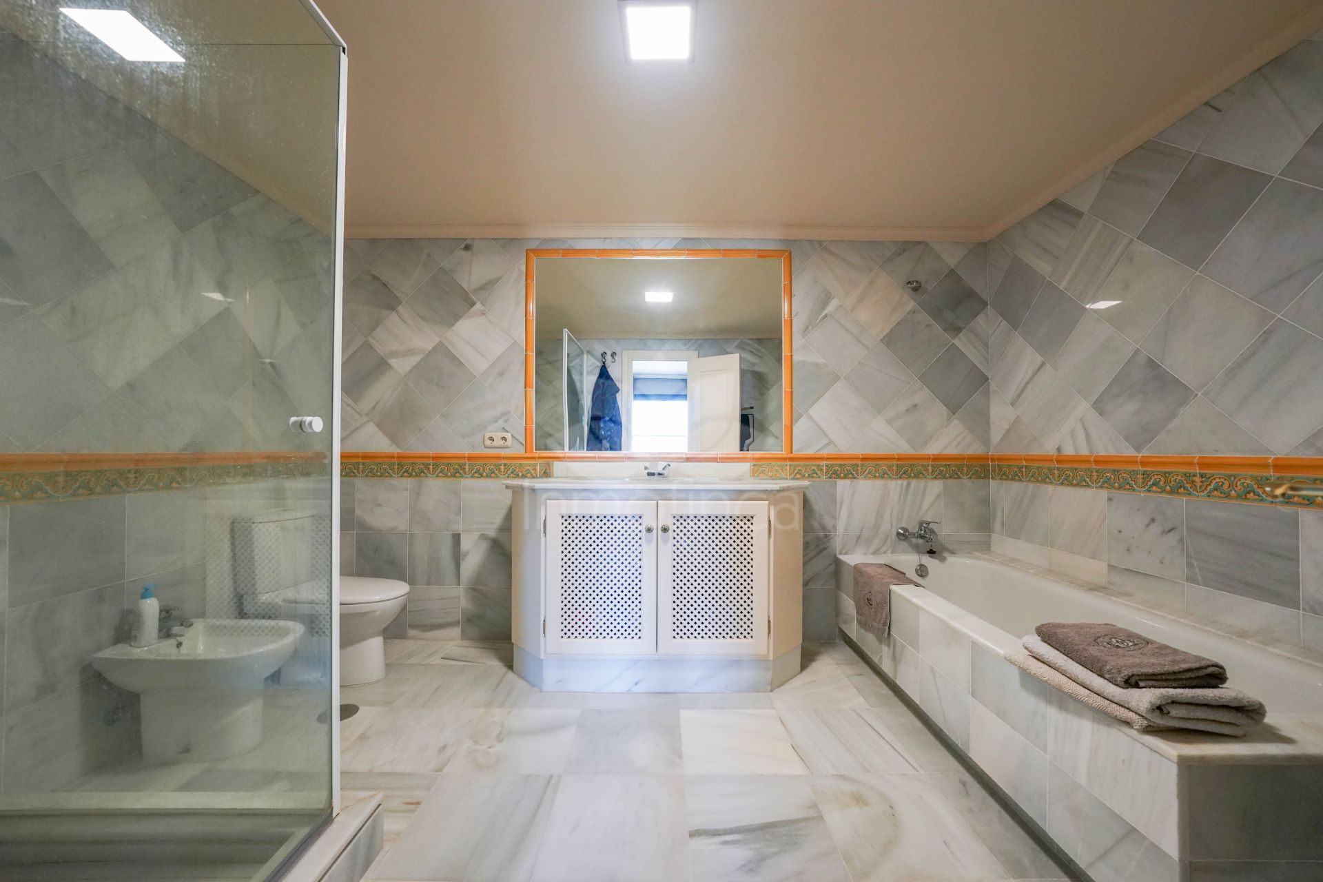Apartamento en Monte Halcones, Benahavis