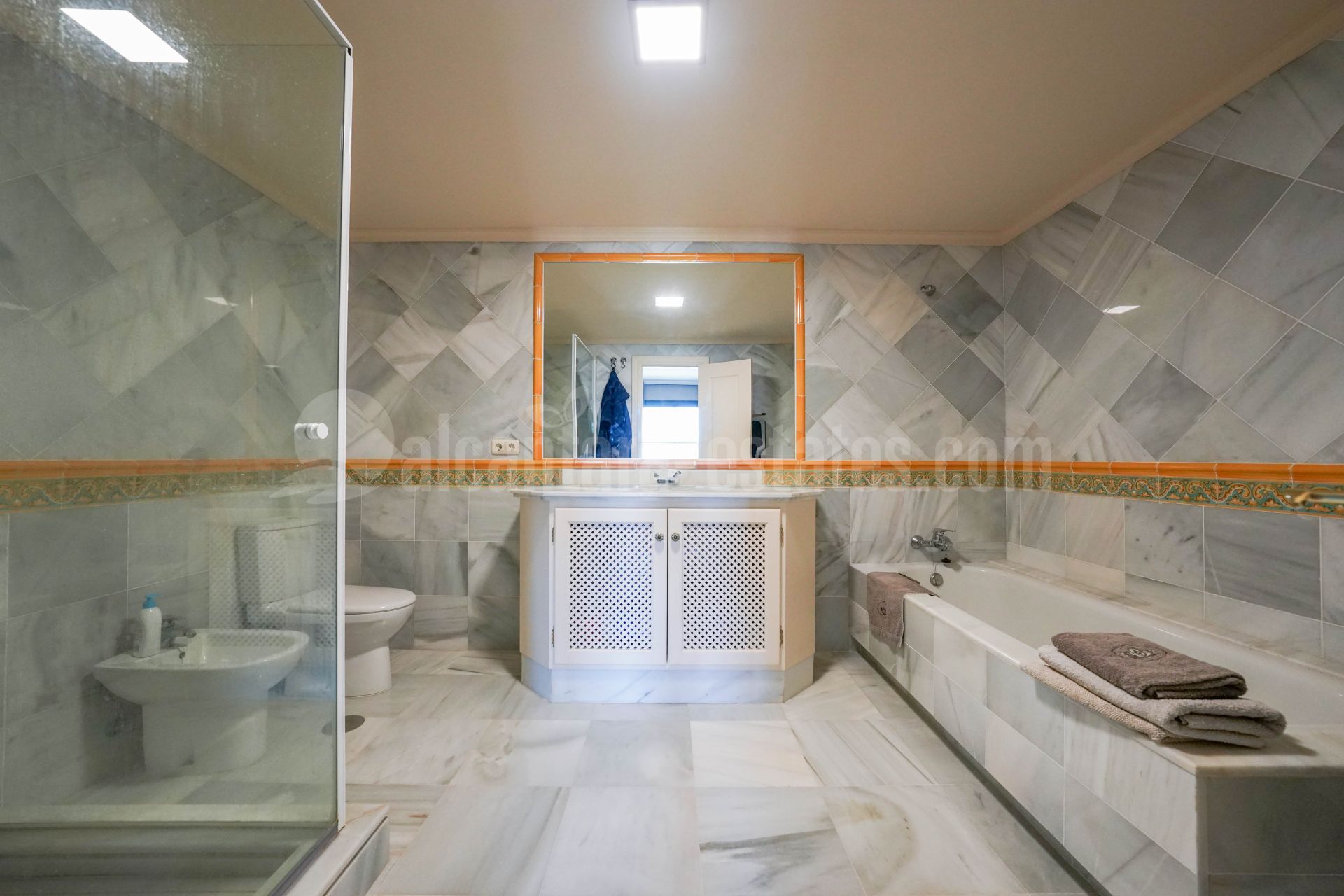 Apartamento en Monte Halcones, Benahavis