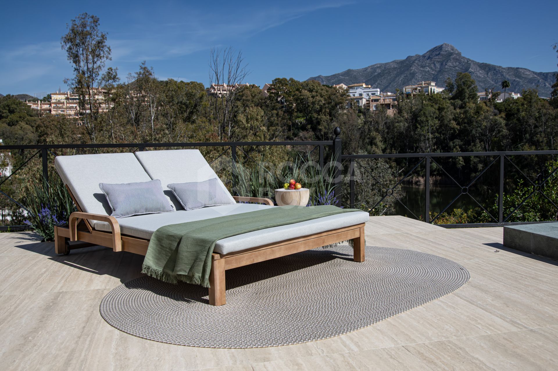 Apartment Vista Lago — Marbella Living with Panoramic Views