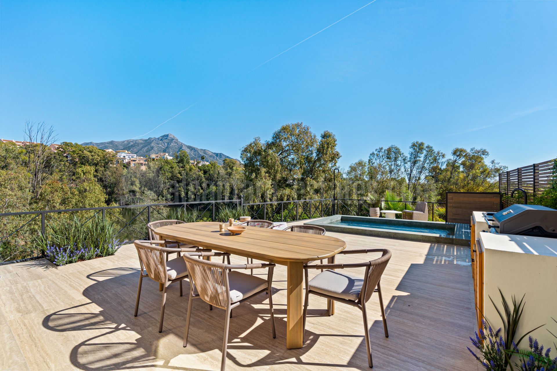 Ground Floor Apartment in Nueva Andalucia, Marbella