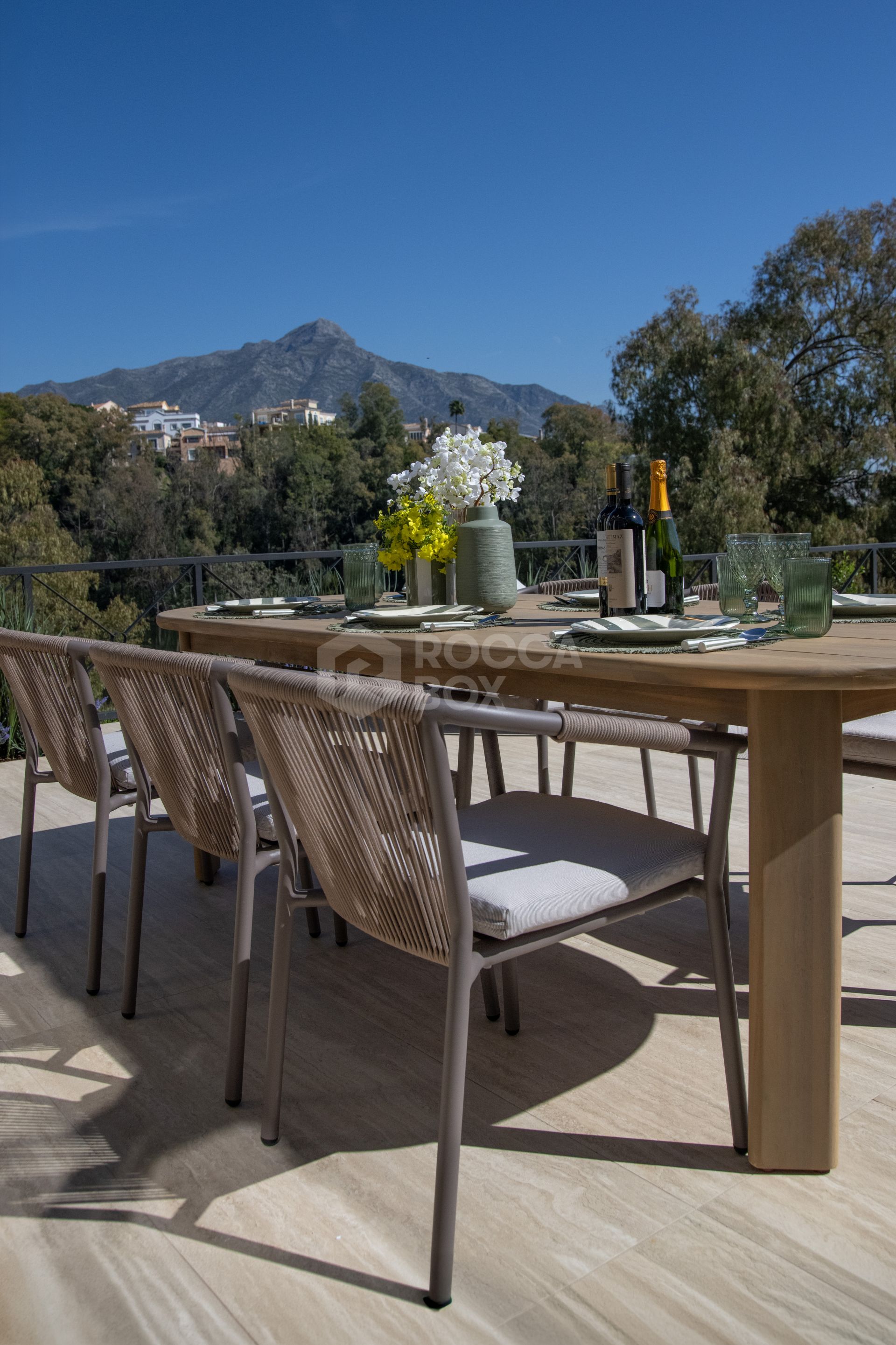 Apartment Vista Lago — Marbella Living with Panoramic Views