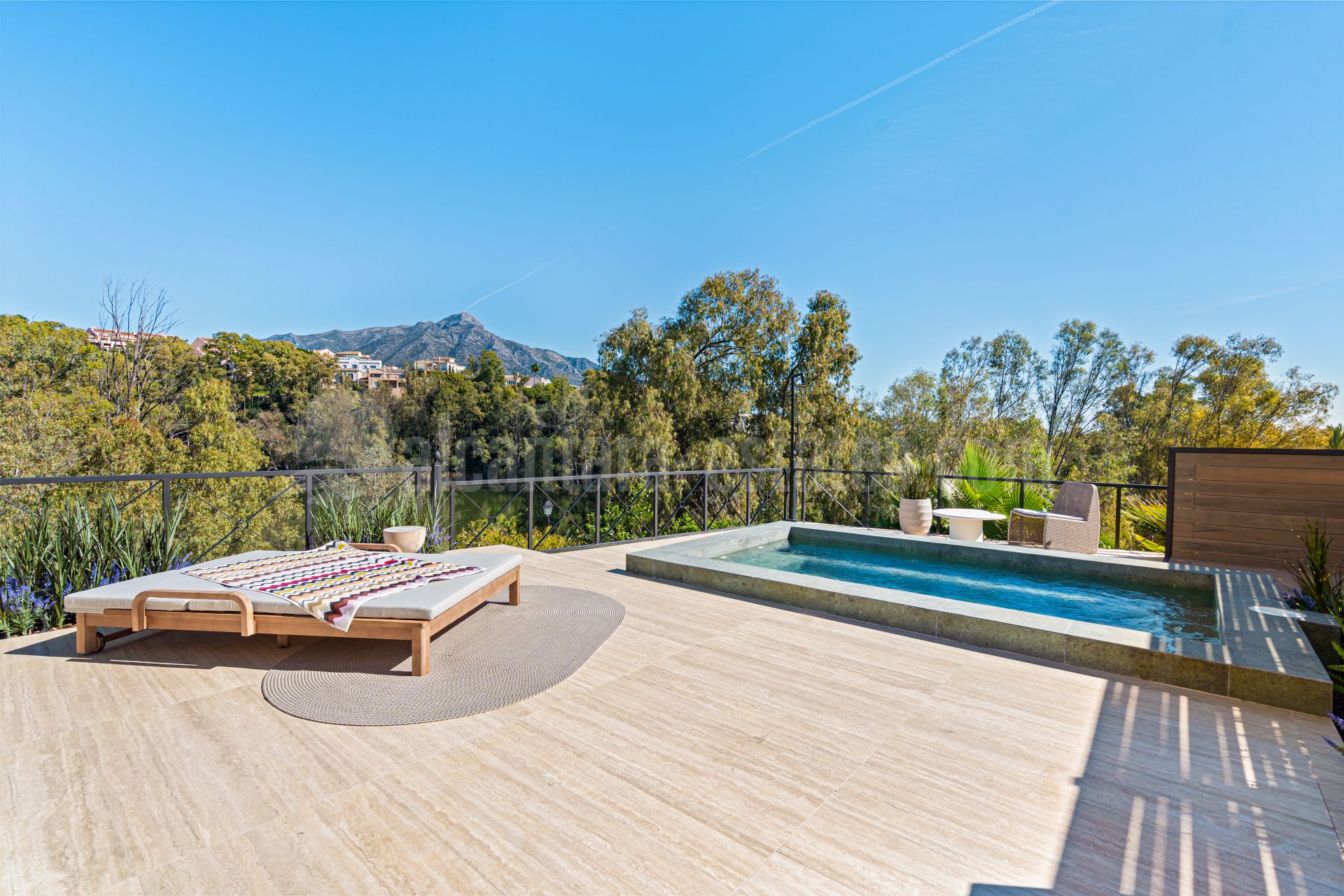 Ground Floor Apartment in Nueva Andalucia, Marbella