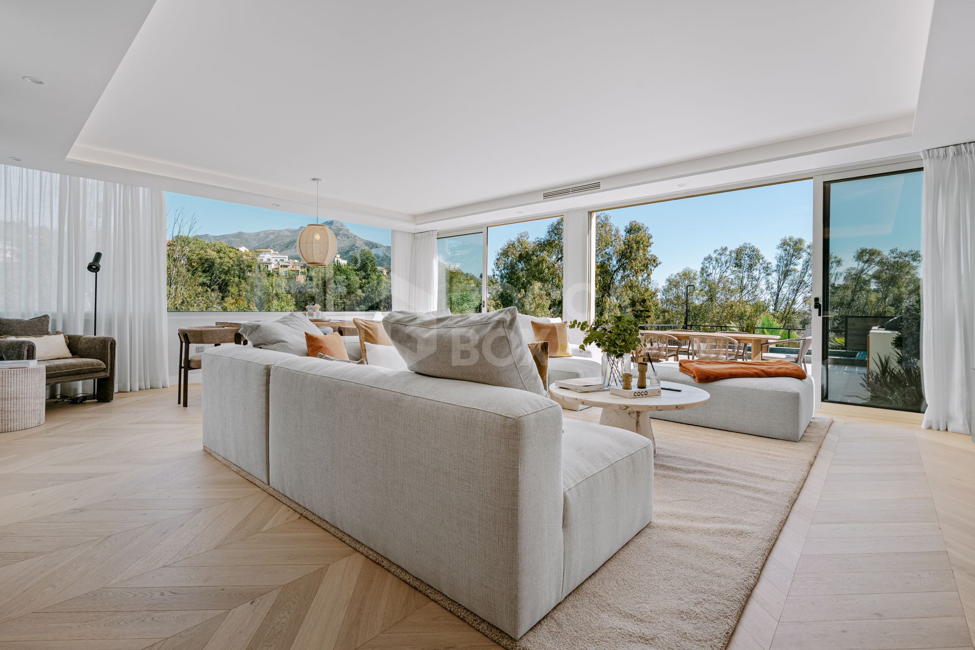 Apartment Vista Lago — Marbella Living with Panoramic Views