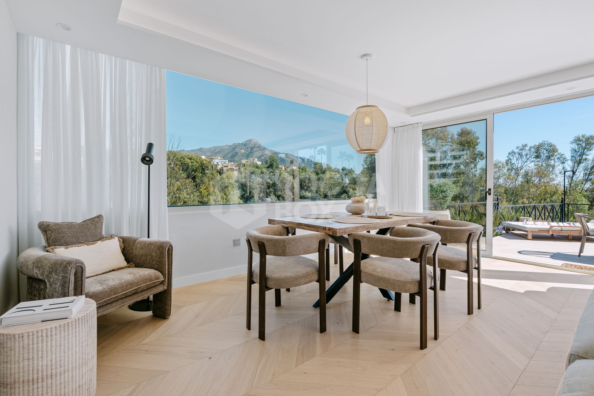 Apartment Vista Lago — Marbella Living with Panoramic Views