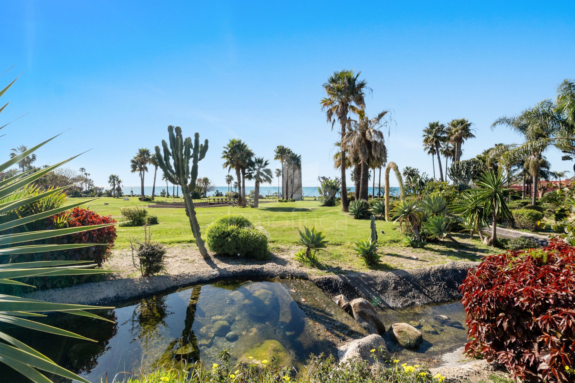 Duplex Penthouse in Beach Side New Golden Mile, Estepona